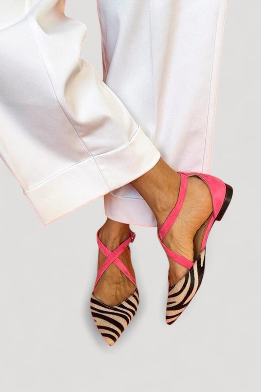 Zarella | Litteät sandaalit, joissa on seeprakuosi ja ristiriimu nilkassa