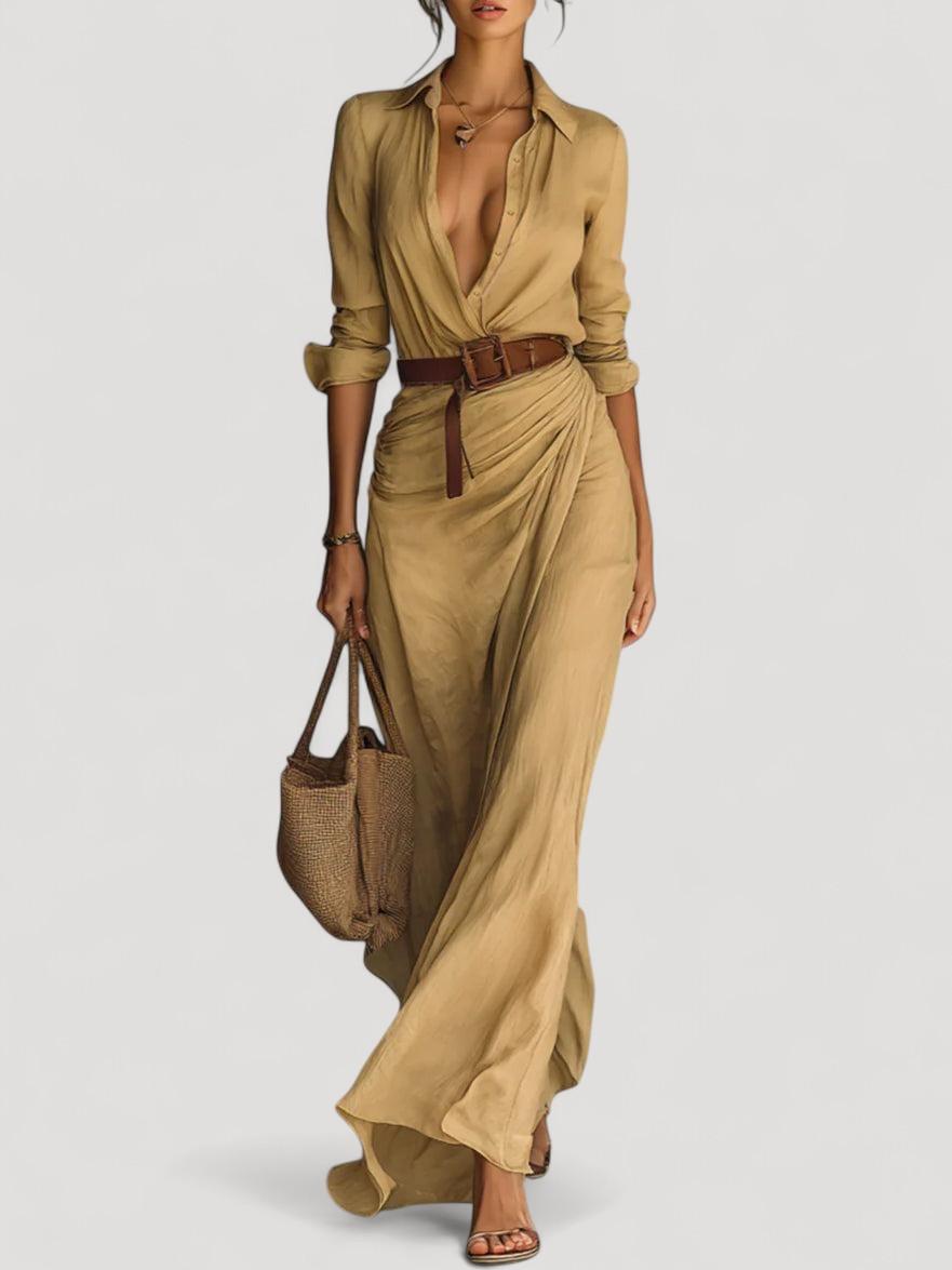 Pitkä vyöllinen mekko pitkillä hihoilla ja käänteillä