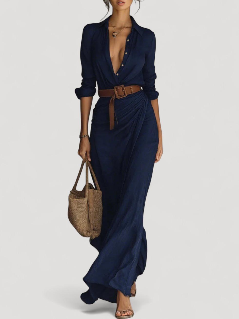 Pitkä vyöllinen mekko pitkillä hihoilla ja käänteillä