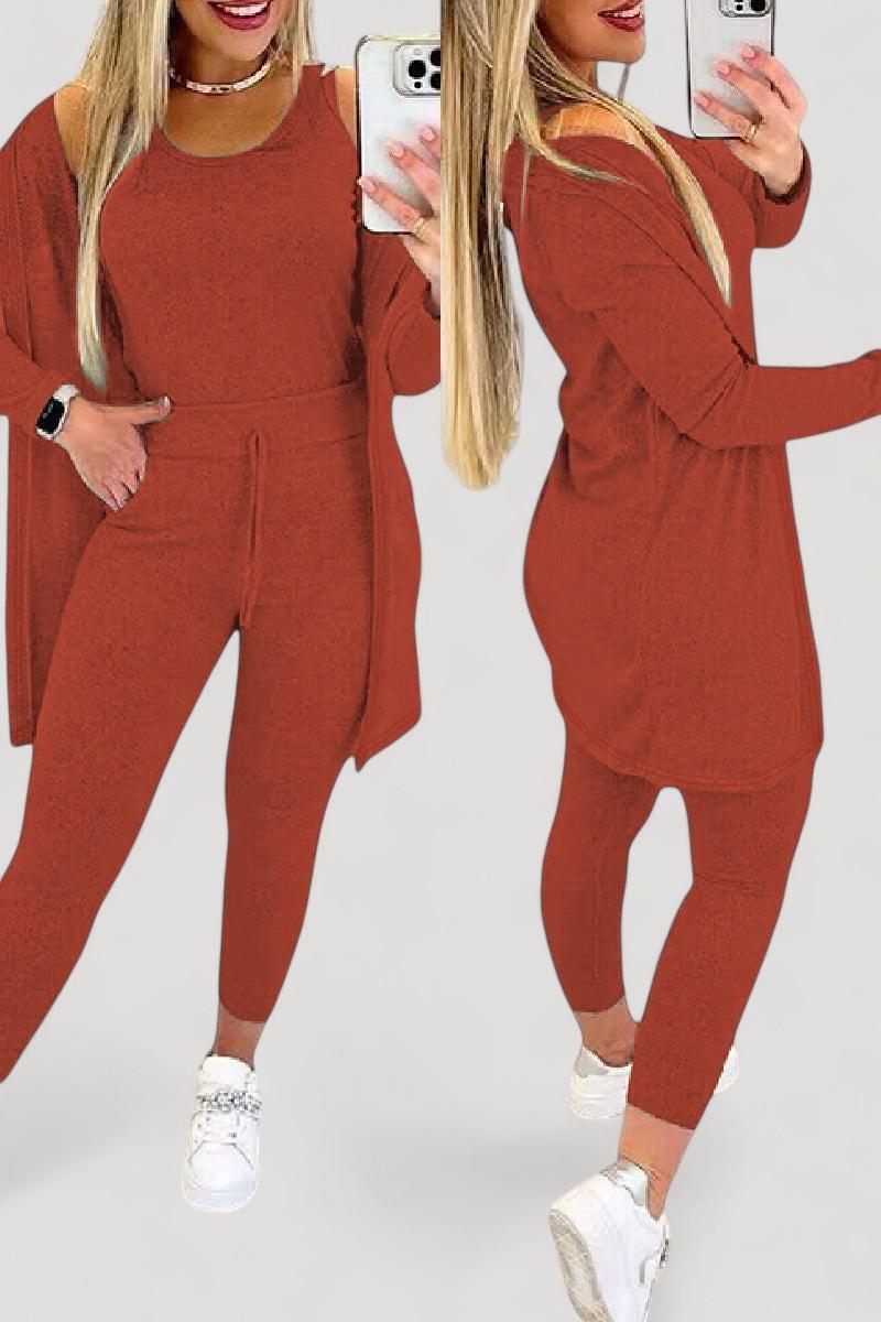 Maja - Tyylikäs kolmivärinen asu naisille