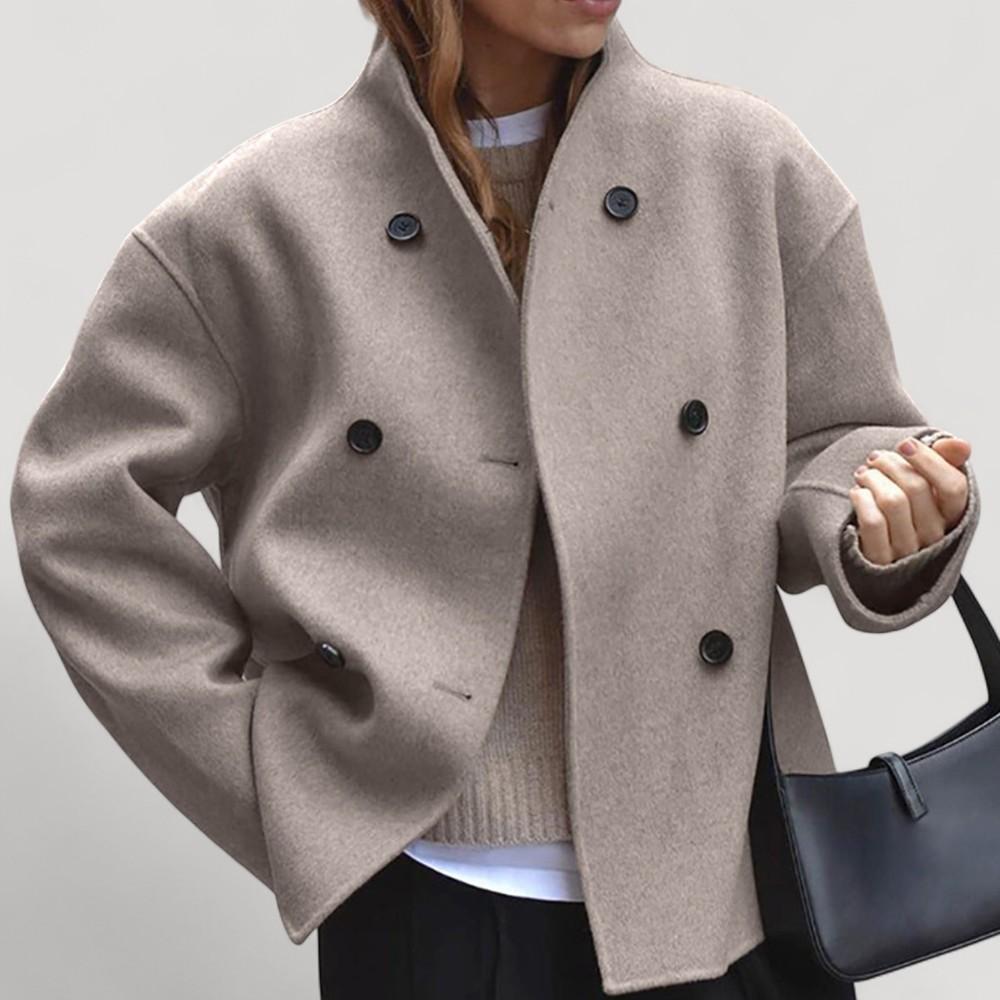 Muotitietoisen naisen vintage-tyylinen villatakki