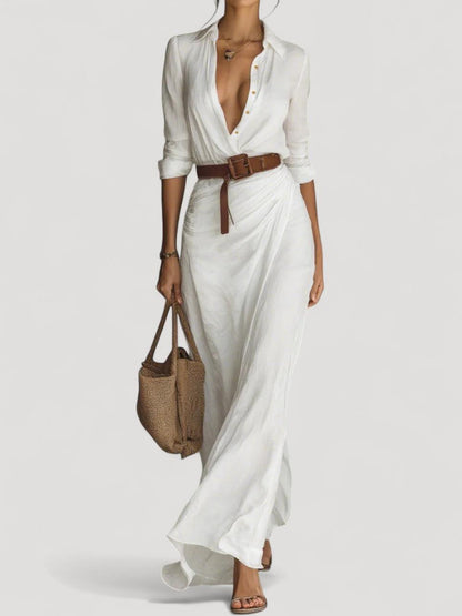 Pitkä vyöllinen mekko pitkillä hihoilla ja käänteillä