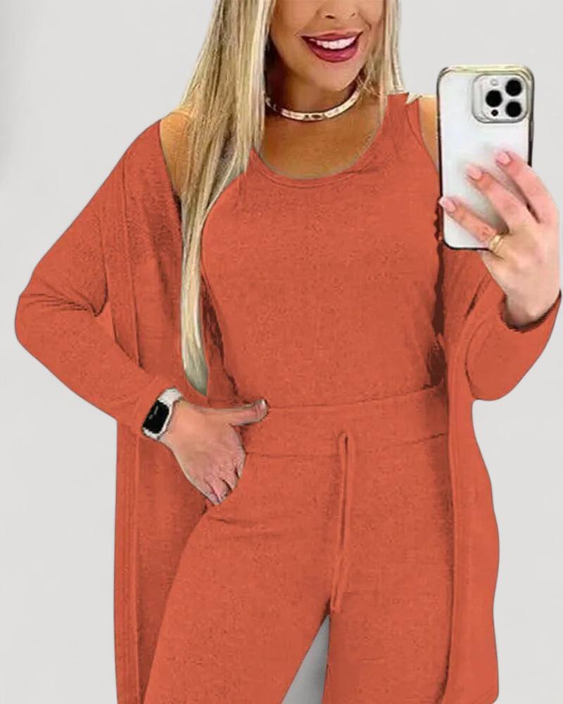 Maja - Tyylikäs kolmivärinen asu naisille