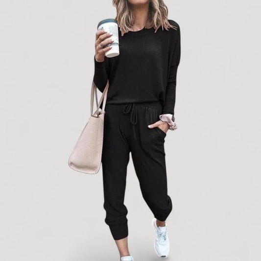 Naisten kaksiosainen asu