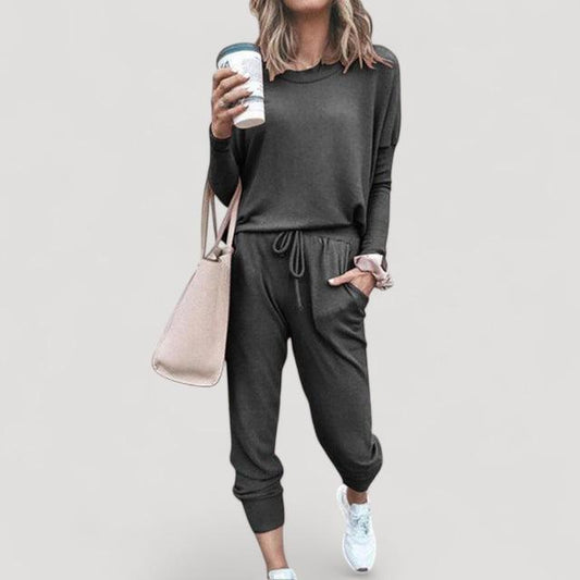 Naisten kaksiosainen asu