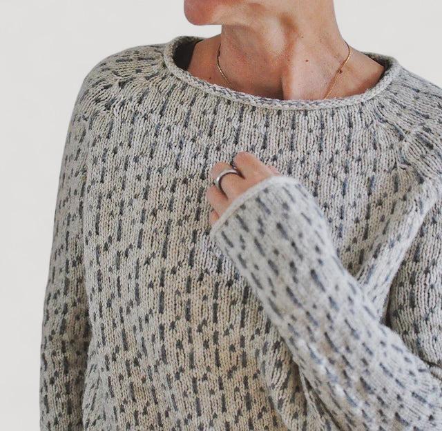 Viviana™ - Tyylikäs harmaa neule, jossa on saapaskaan